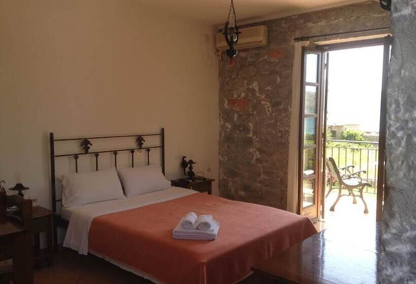 Las Giannakakou Traditional Stone Houses