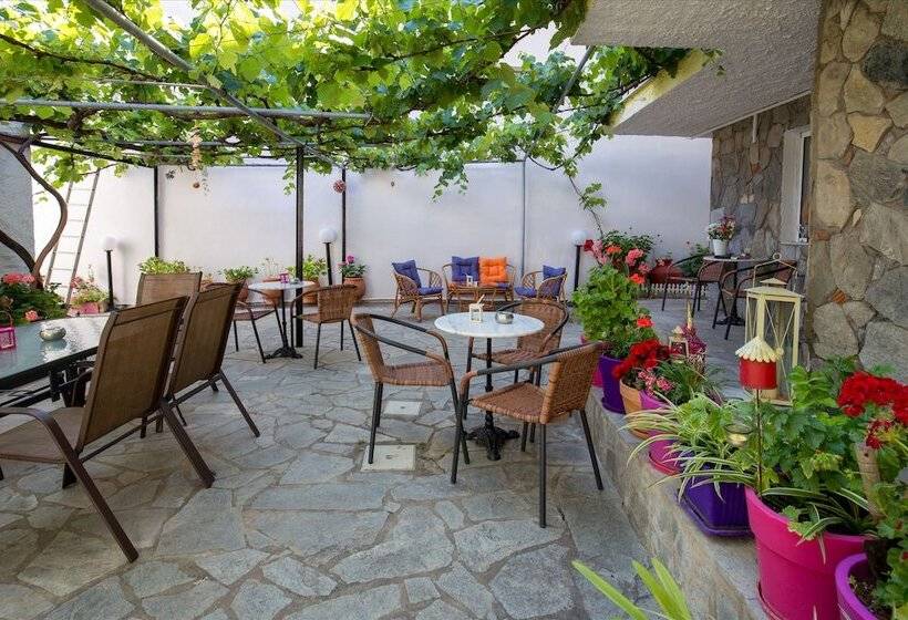 Famelia Studios Lampiris