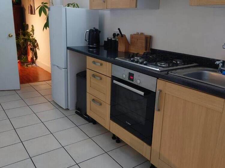 簡易ホテル Lovely Rooms In A Quiet Place Of Woking