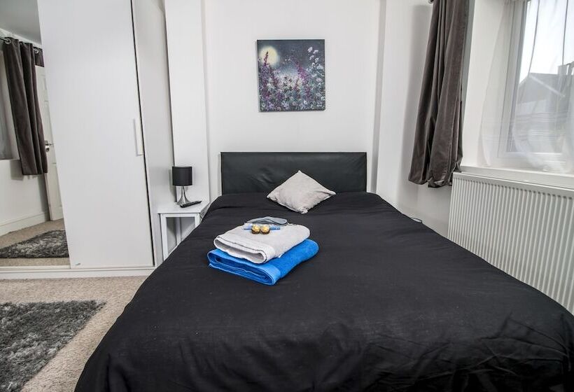 簡易ホテル Lovely Rooms In A Quiet Place Of Woking