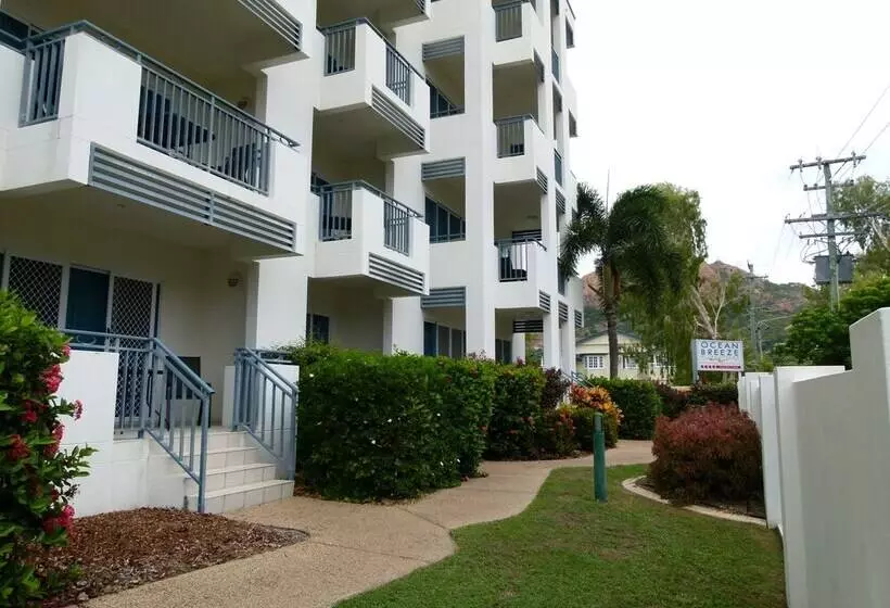 مسافرخانه Madison Ocean Breeze Apartments