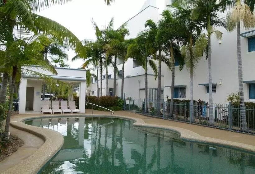 مسافرخانه Madison Ocean Breeze Apartments