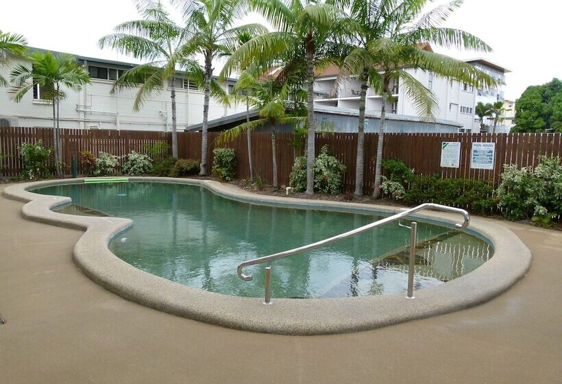 فندق فئة نجمة واحدة Madison Ocean Breeze Apartments