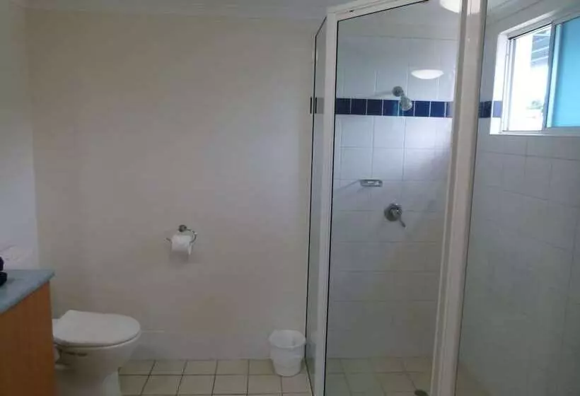 مسافرخانه Madison Ocean Breeze Apartments
