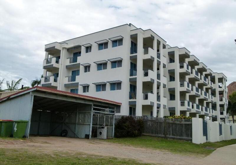 فندق فئة نجمة واحدة Madison Ocean Breeze Apartments