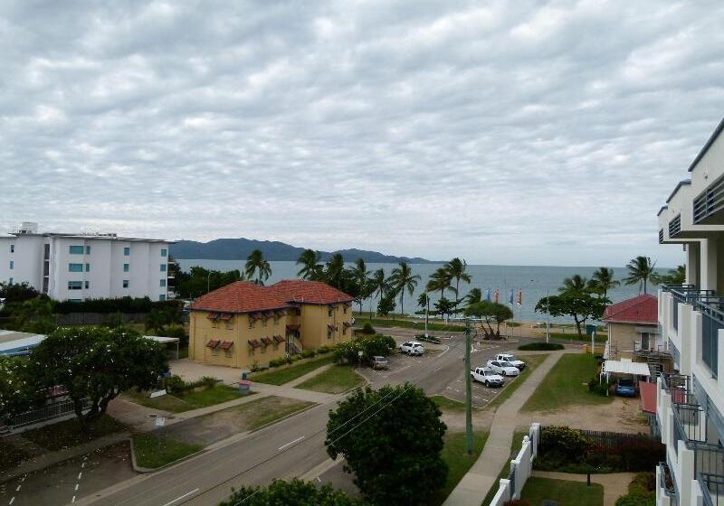 فندق فئة نجمة واحدة Madison Ocean Breeze Apartments