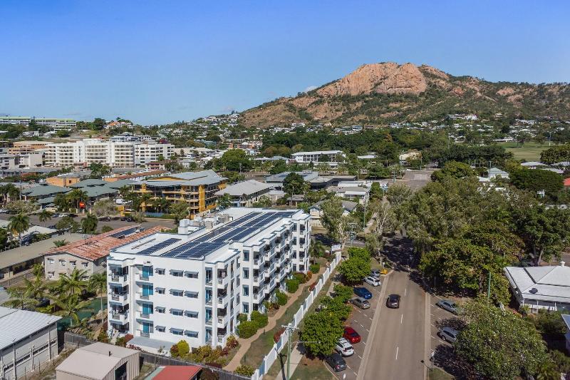 فندق فئة نجمة واحدة Madison Ocean Breeze Apartments