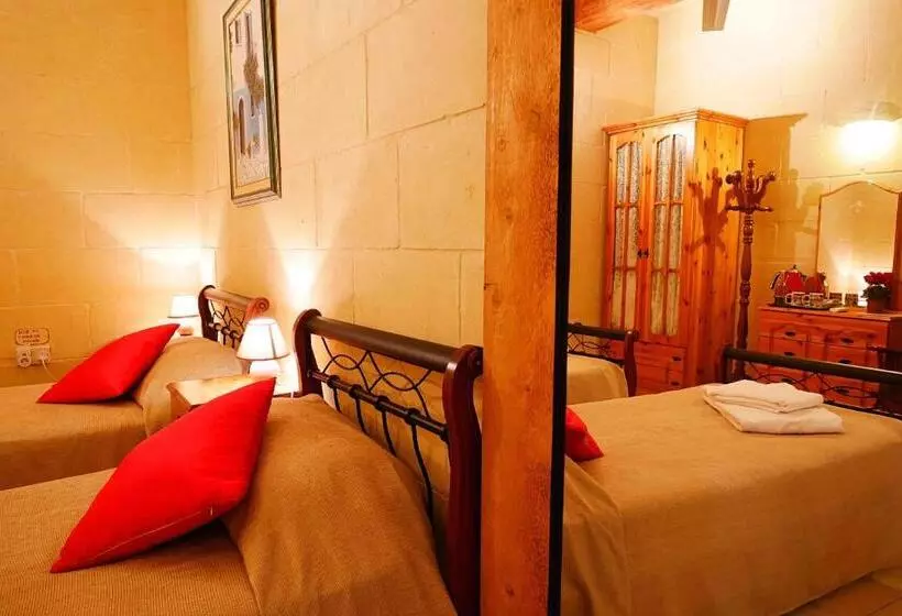 مسافرخانه Narcisa Farmhouse B&b