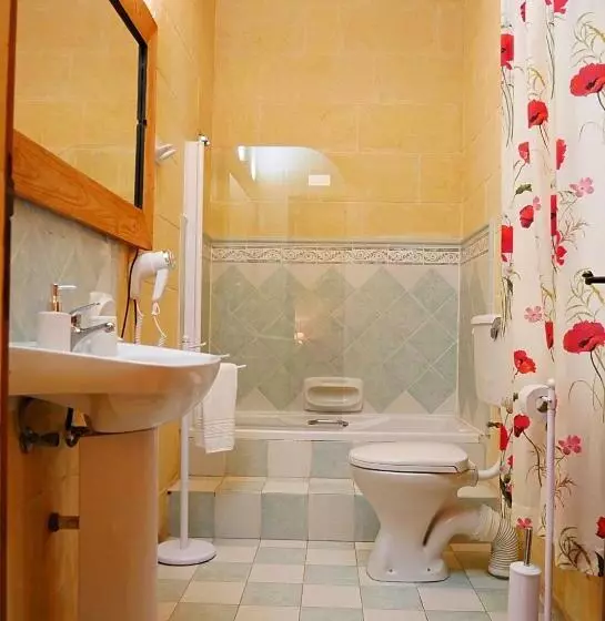 مسافرخانه Narcisa Farmhouse B&b