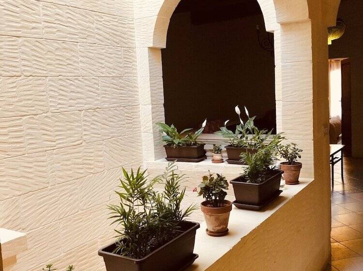 مسافرخانه Narcisa Farmhouse B&b