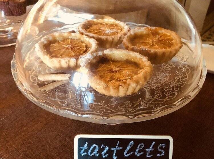 مسافرخانه Narcisa Farmhouse B&b