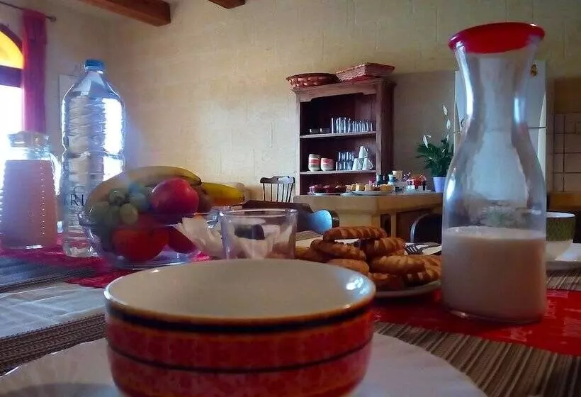مسافرخانه Narcisa Farmhouse B&b