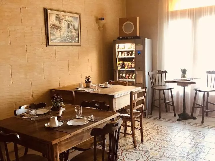 مسافرخانه Narcisa Farmhouse B&b