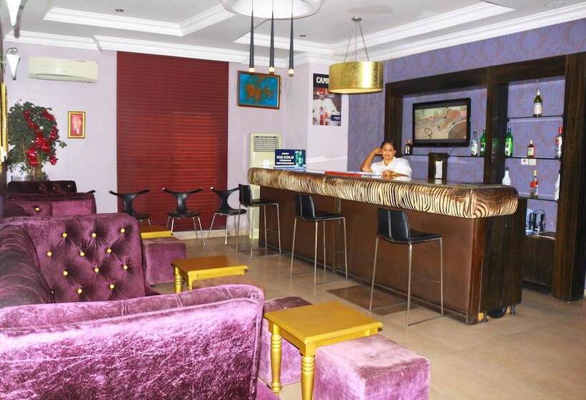 هتل 1804 Boutique