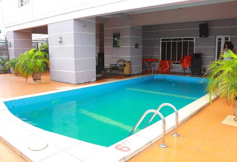 هتل 1804 Boutique