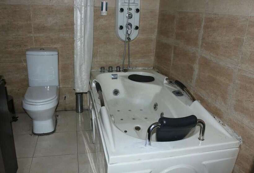 هتل 1804 Boutique