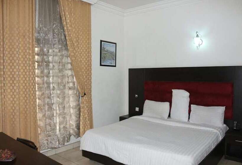 هتل 1804 Boutique