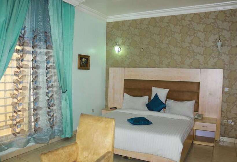 هتل 1804 Boutique