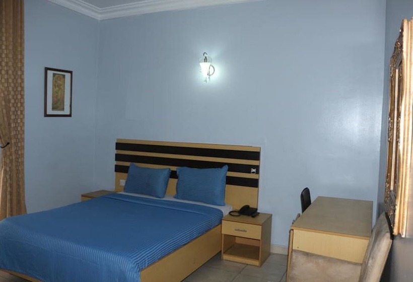 هتل 1804 Boutique