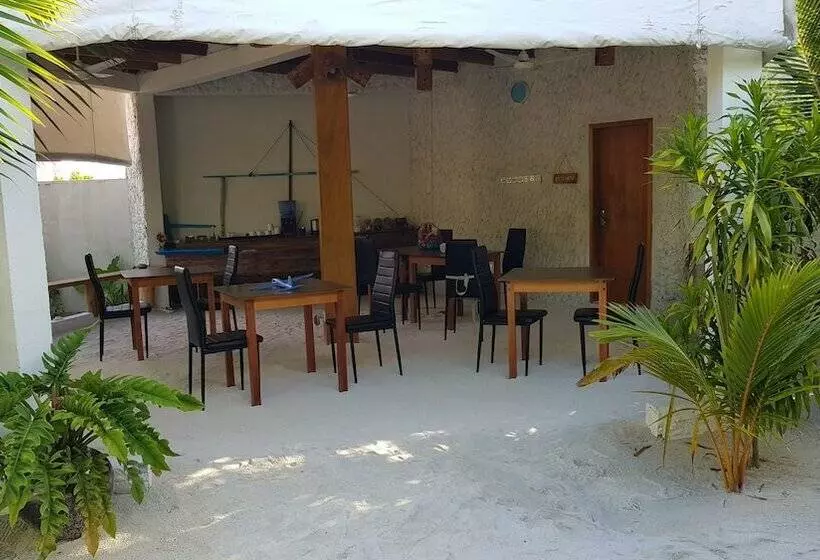 هتل Blue World Dharavandhoo