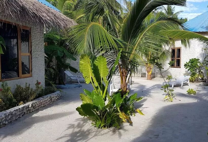 هتل Blue World Dharavandhoo