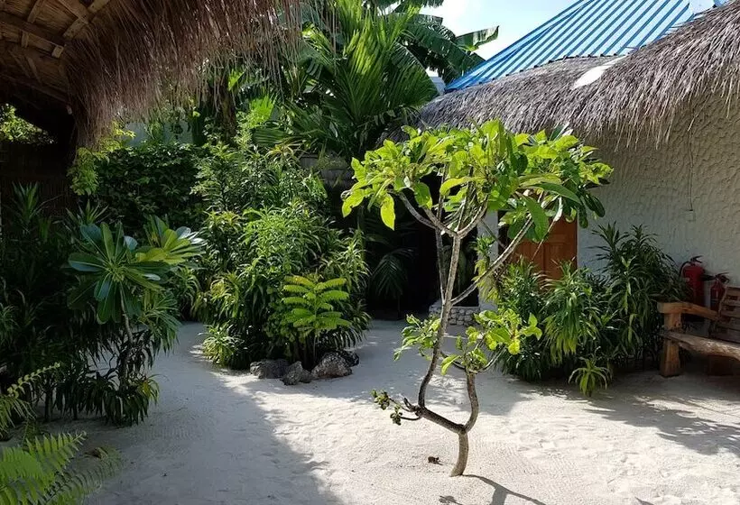 هتل Blue World Dharavandhoo