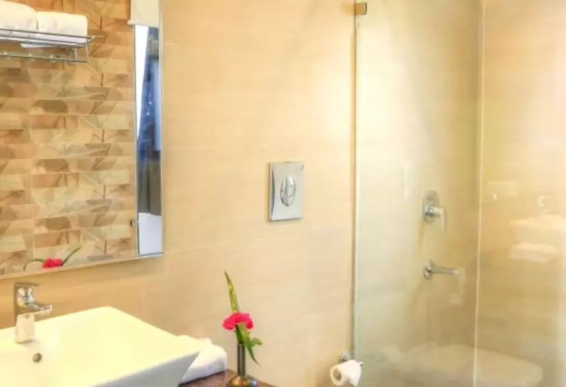 هتل Golden Roots Resorts & Spa