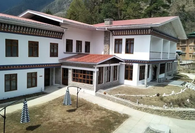 هتل Golden Roots Resorts & Spa