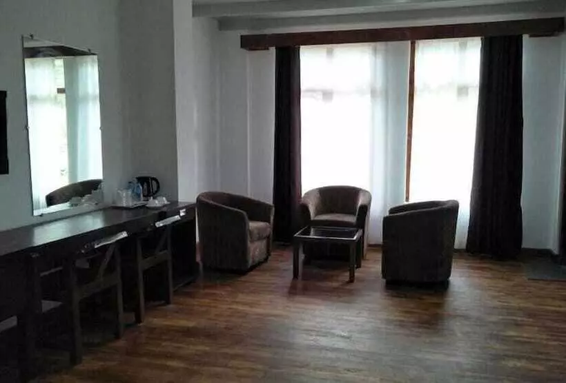 هتل Golden Roots Resorts & Spa