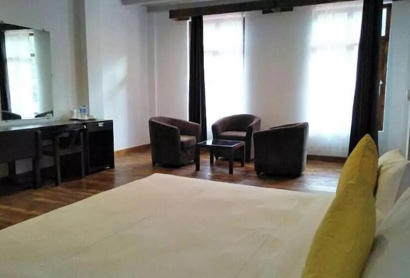 هتل Golden Roots Resorts & Spa