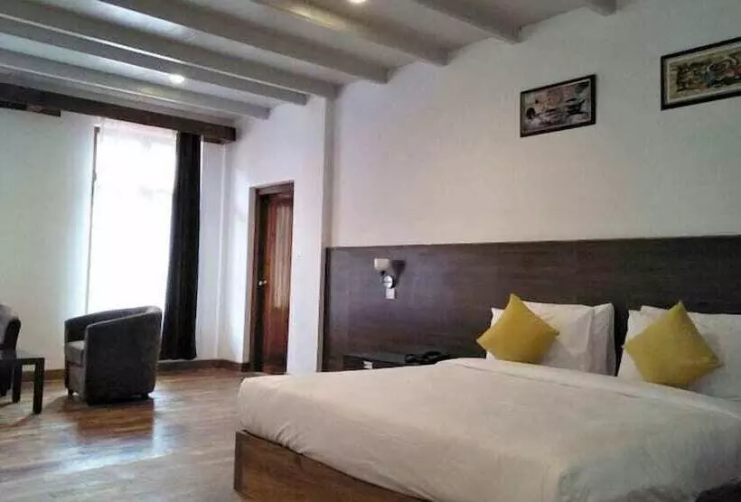 هتل Golden Roots Resorts & Spa