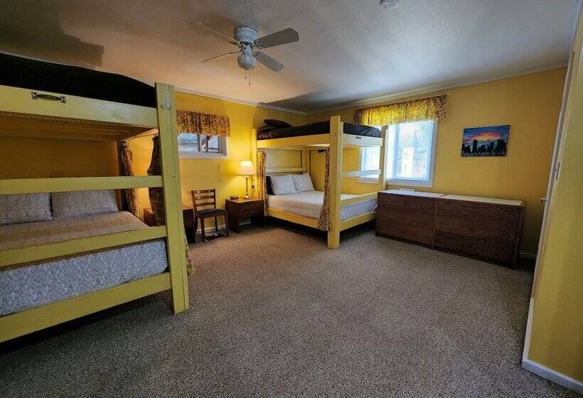 酒店 Inn The Clouds Hostel & Inn