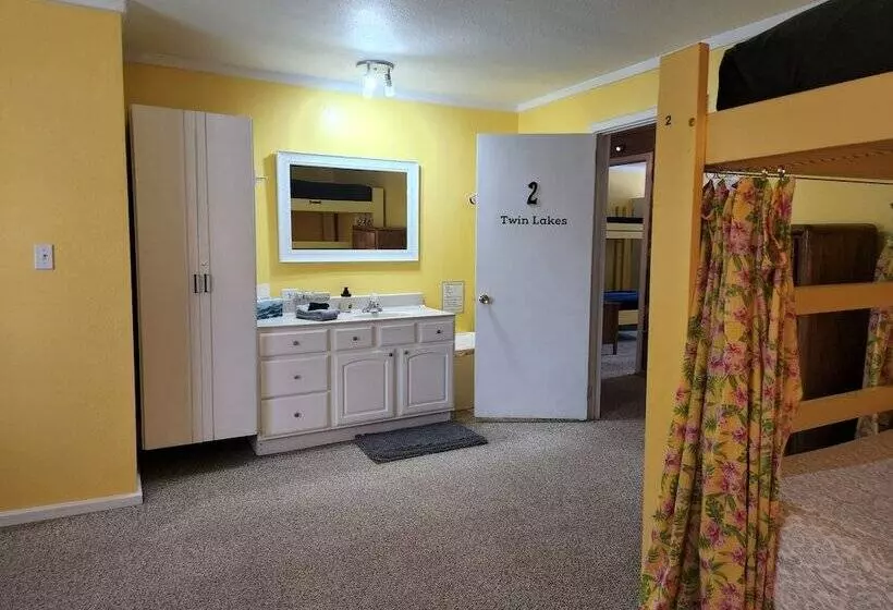 Hotelli Inn The Clouds Hostel & Inn