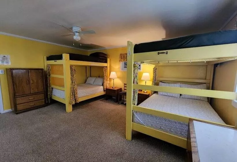 Hotelli Inn The Clouds Hostel & Inn