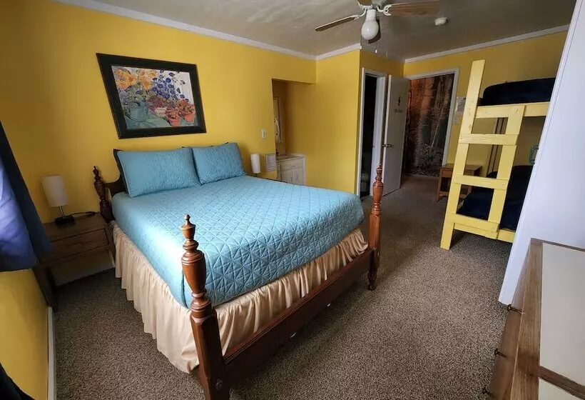 Hotelli Inn The Clouds Hostel & Inn