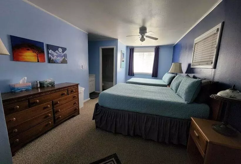 Hotelli Inn The Clouds Hostel & Inn