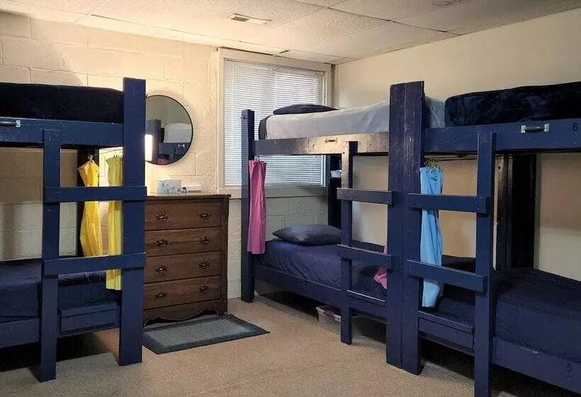 Hotelli Inn The Clouds Hostel & Inn