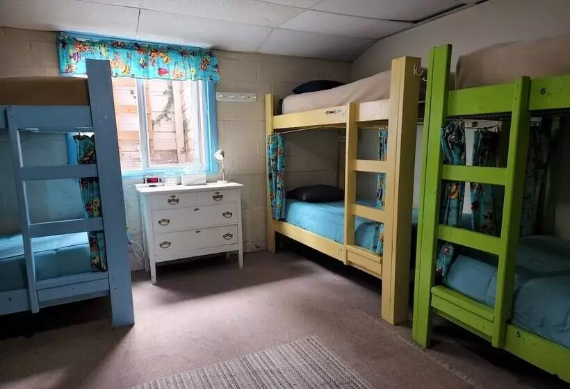 Hotelli Inn The Clouds Hostel & Inn