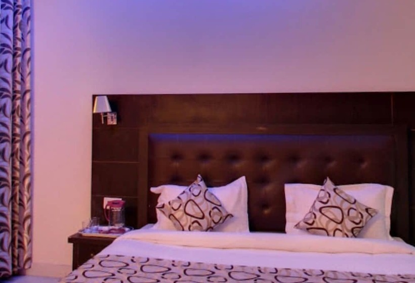 בית מלון כפרי Lords Highway Inn