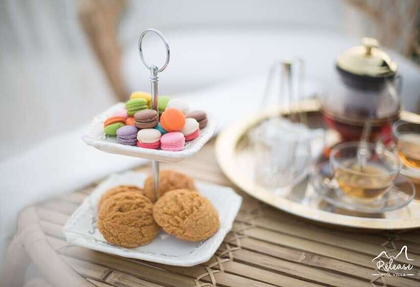 Hotel Release Pool Villa Resort