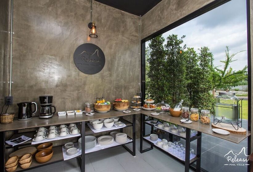 Hotel Release Pool Villa Resort