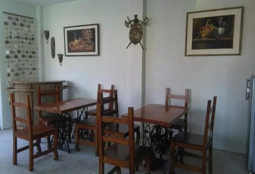 تختخواب و صبحانه Diamond Monkey Lodge