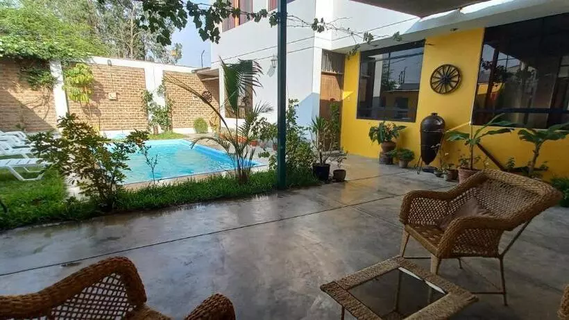 تختخواب و صبحانه Diamond Monkey Lodge