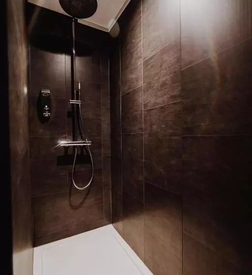 簡易ホテル At Home   Jacuzzi Privatif