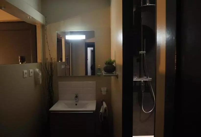 簡易ホテル At Home   Jacuzzi Privatif