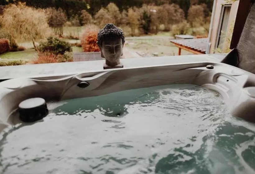 簡易ホテル At Home   Jacuzzi Privatif