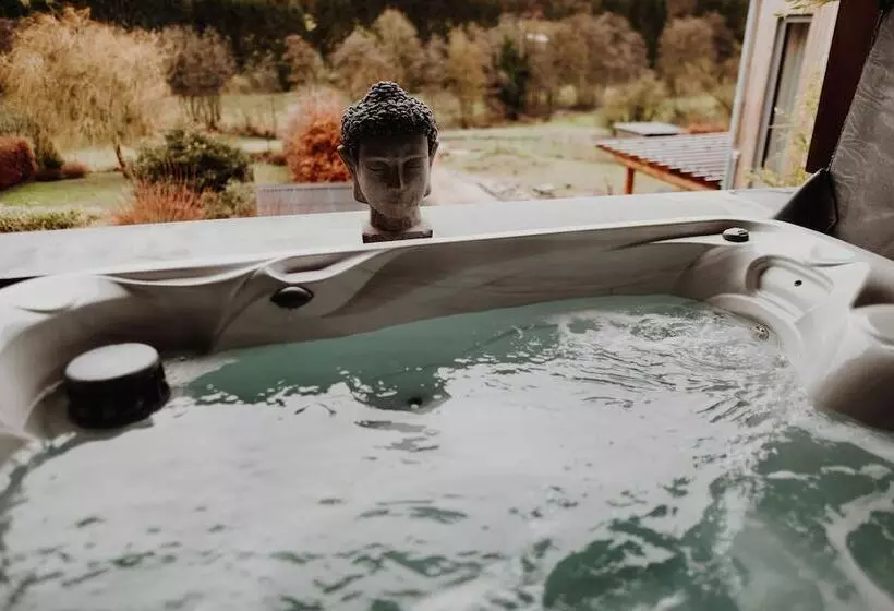 簡易ホテル At Home   Jacuzzi Privatif