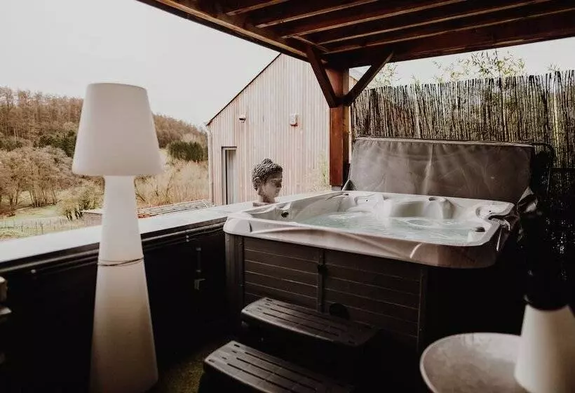 簡易ホテル At Home   Jacuzzi Privatif