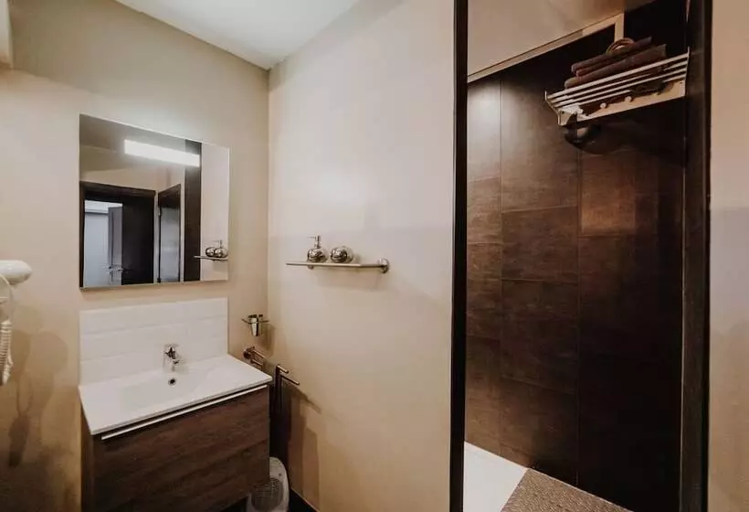 簡易ホテル At Home   Jacuzzi Privatif