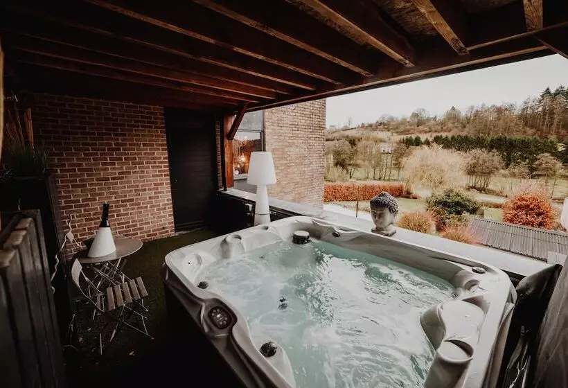 簡易ホテル At Home   Jacuzzi Privatif